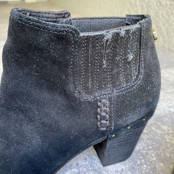 Steve Madden Women's Tinker Ankle Booties Black Suede Leather Gold Studs 9B - Picture 8 of 9